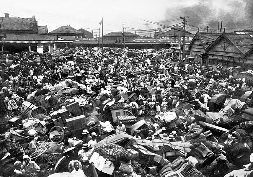 上野駅前の被災者