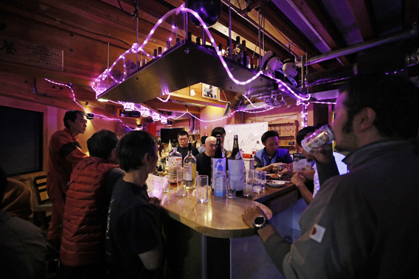 “昭和酒場”の夜は更けて